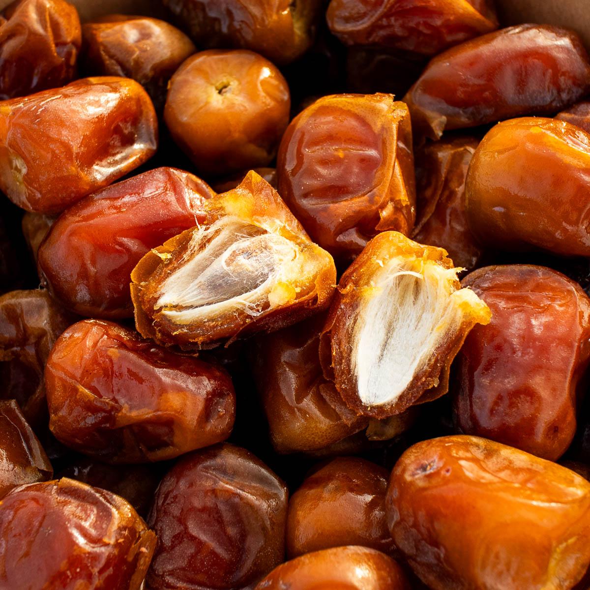 Date Sukkari Gold half-juicy