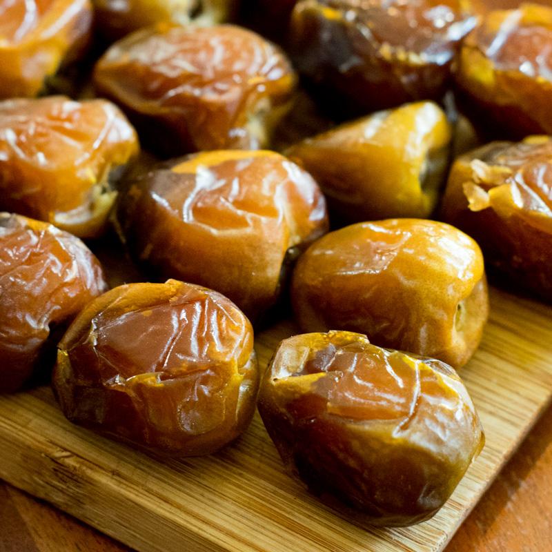 Date Sukkari Gold half-juicy